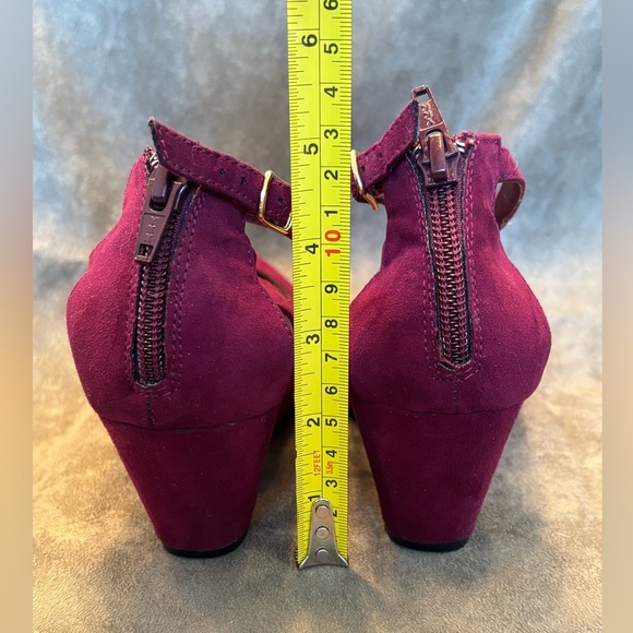 AMERICAN RAG Burgundy Faux Suede SZ 7.5 Ankle Strap Wedge w/ back Zip Closure - Picture 15 of 16